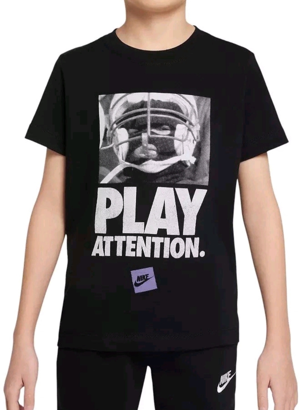 Nike Youth Black 'PLAY ATTENTION' Graphic Tee Size Medium